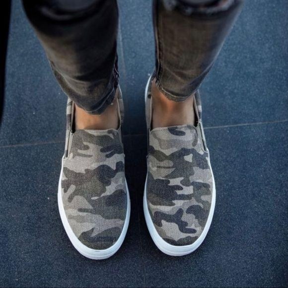 Camo Camouflage Slip on Platform Sneakers - Picture 2 of 6